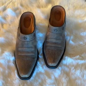 Arita mules size 9 women’s  Never Worn